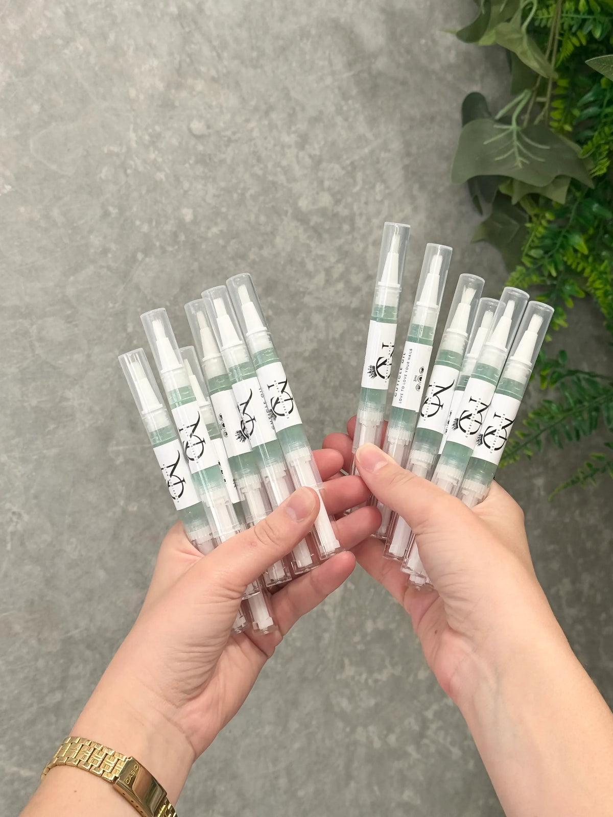 Pen, roller or dropper? Choosing bottles for your nail product line